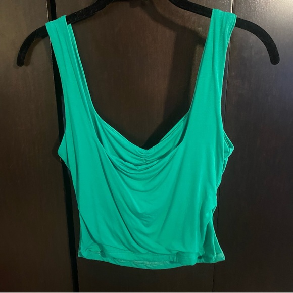 Green tank top - Picture 3 of 4